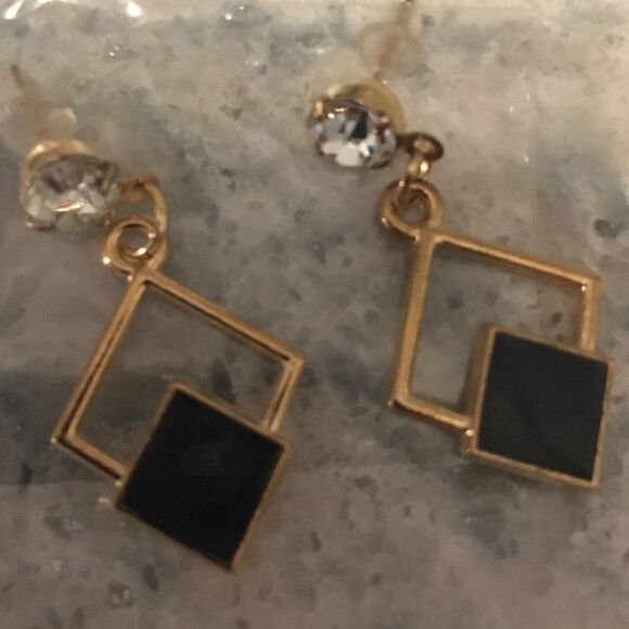 Gold and Black earrings  - Picture 3 of 5